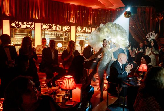 burlesque dancer at the 58th Street immersive experience in london