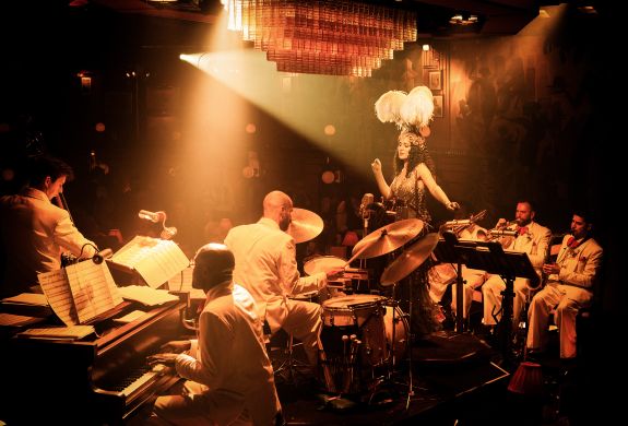 atmospheric shot of stage at the 58th Street immersive experience in london