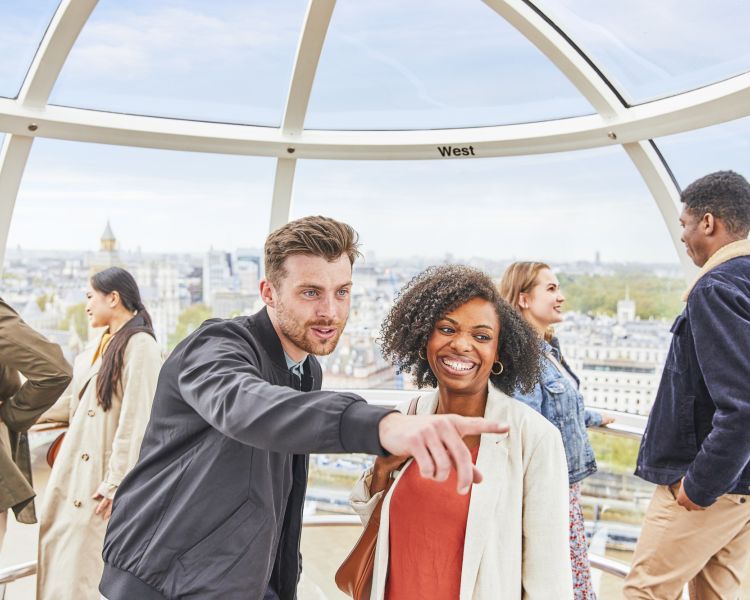 Couple looking at view from london eye pod