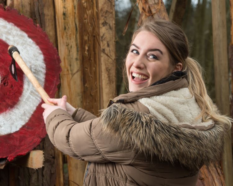 woman on an axe and knife throwing experience