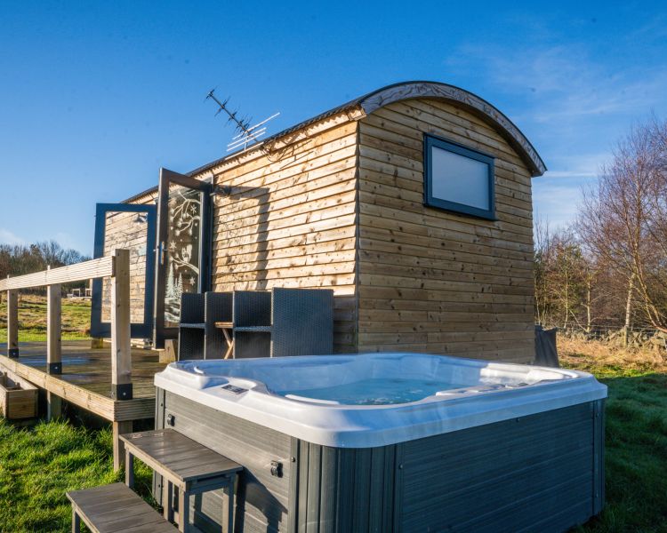 Shepherd hut exterior and hot tub