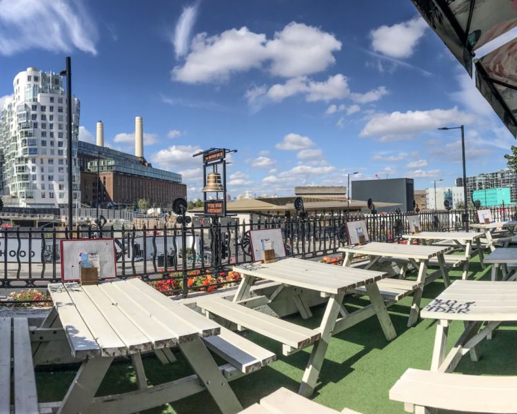the terrace of the duchess belle pub in battersea with the chimney lift nearby