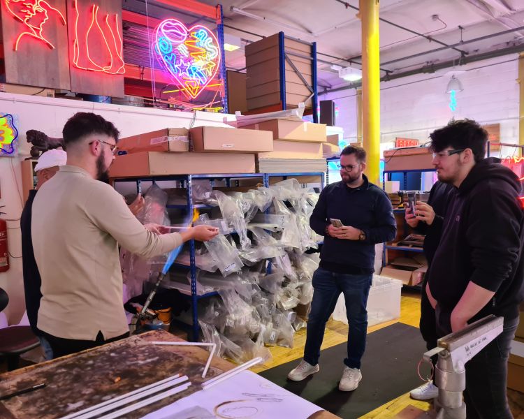 people watching glass bending on neon sign taster session