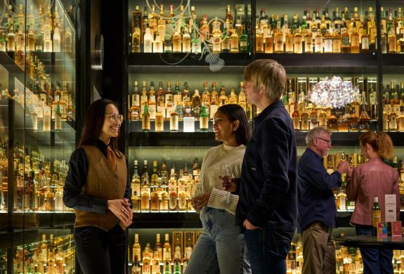 A guide and two guests at the edinburgh whisky tour