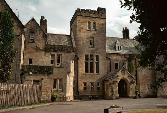 Front view of grinkle park hotel