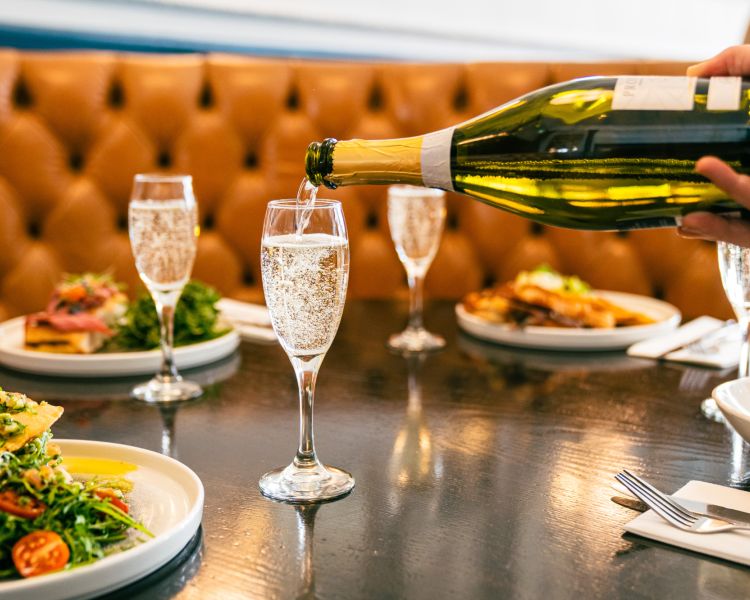 bottomless brunch at the doubletree by hilton metropole for two with visit to the brighton i360