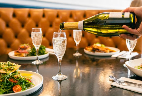 bottomless brunch at the doubletree by hilton metropole for two with visit to the brighton i360