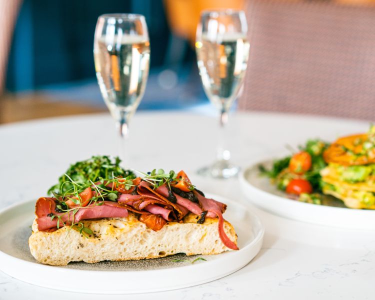 bottomless brunch at the doubletree by hilton metropole for two with visit to the brighton i360