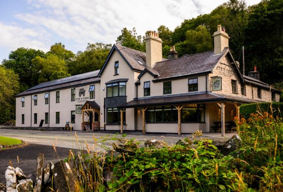 Exterior of zip wolrd inn