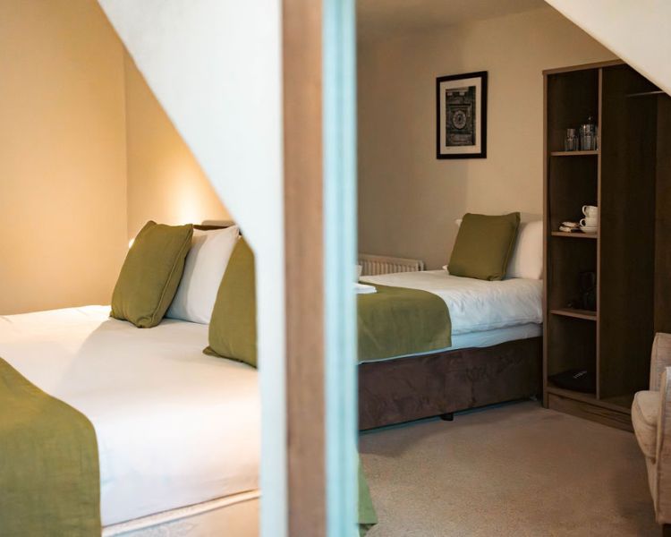 Double bedroom at the white swan