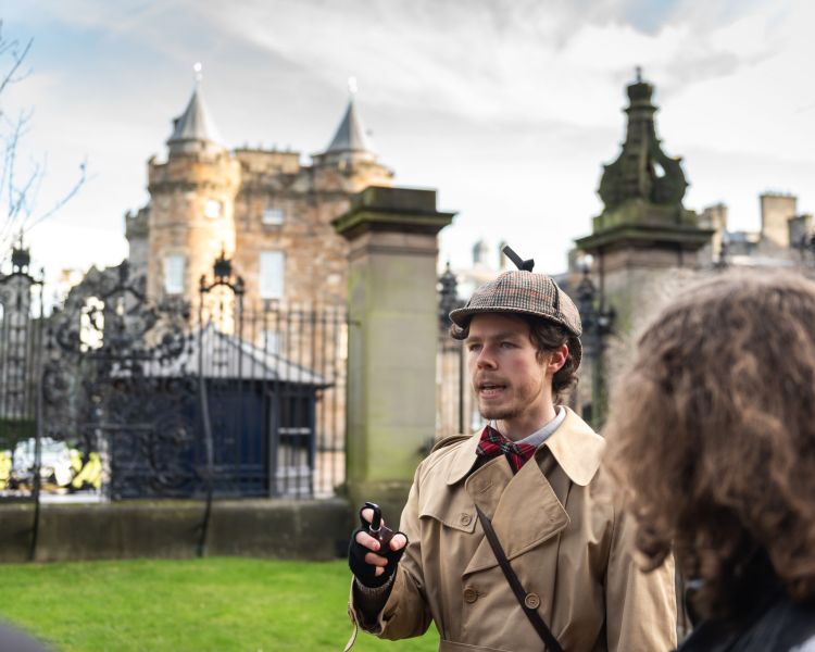 guide talking to group in front of historic building on a historical walking tour in edinburgh