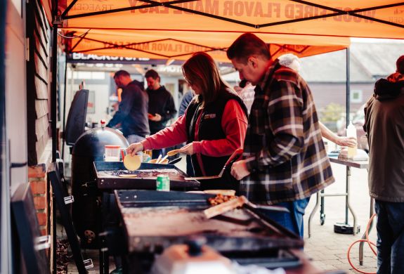 people cooking on blackstone griddle bbq on a cooking experience on how to use these bbq's