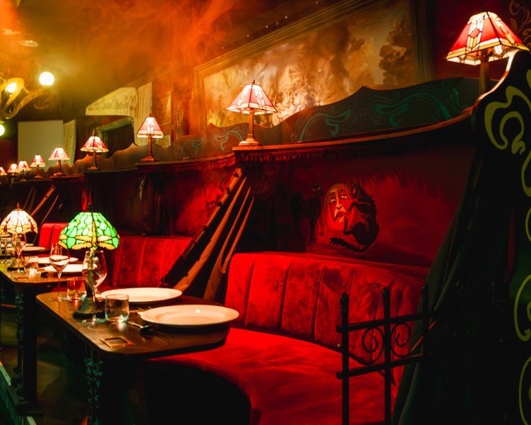the booth seating at the chat noir show and dining experience