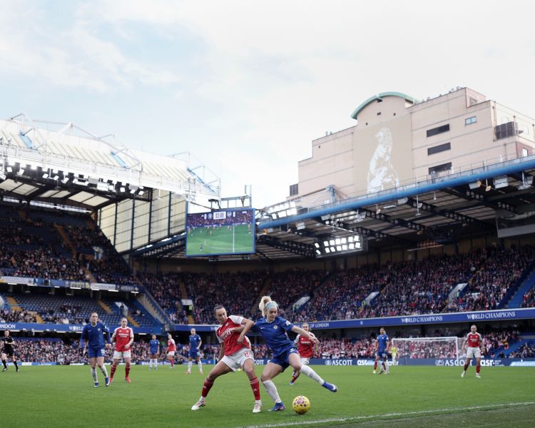 Ellie carpenter with possession of ball during match at stamford bridge