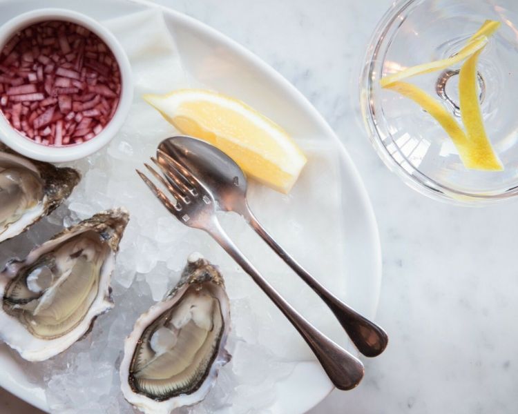 oysters on ice on an exotic london east end food tour