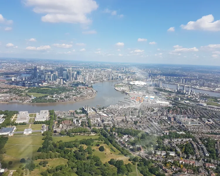 35 minute london sightseeing helicopter flight for two with champagne 7