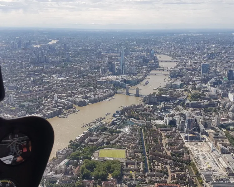 35 minute london sightseeing helicopter flight for two with champagne 10