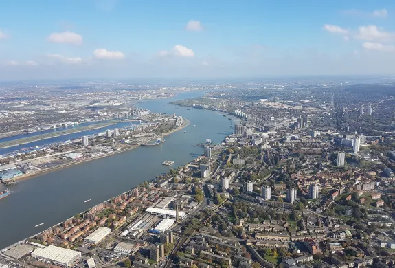60 minute thames and medway helicopter flight experience