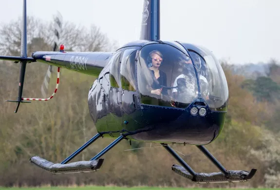 Helicopter flying lesson robinson r44