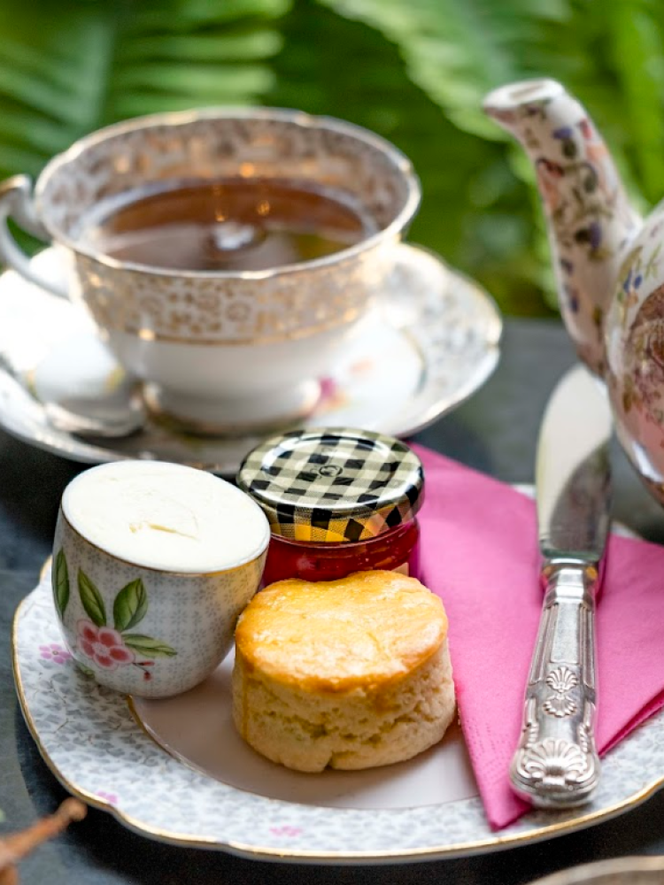 bottomless afternoon tea at brigit's bakery in covent garden