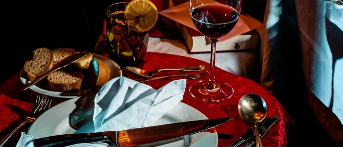 murder mystery dinner experience