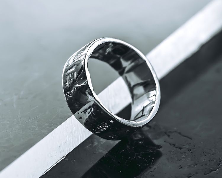 a finished silver ring made during a gemstone jewellery making workshop with stööki