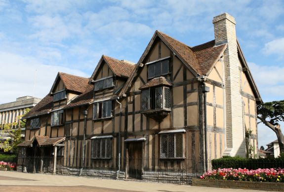 the house where william shakespeare was born seen on a coach trip