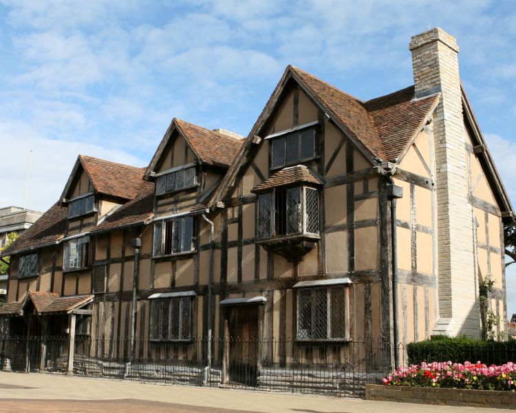 the house where william shakespeare was born in stratford upon avon