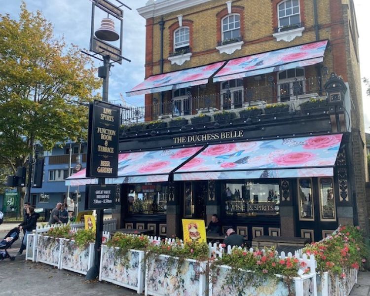 meal with drink in london pub