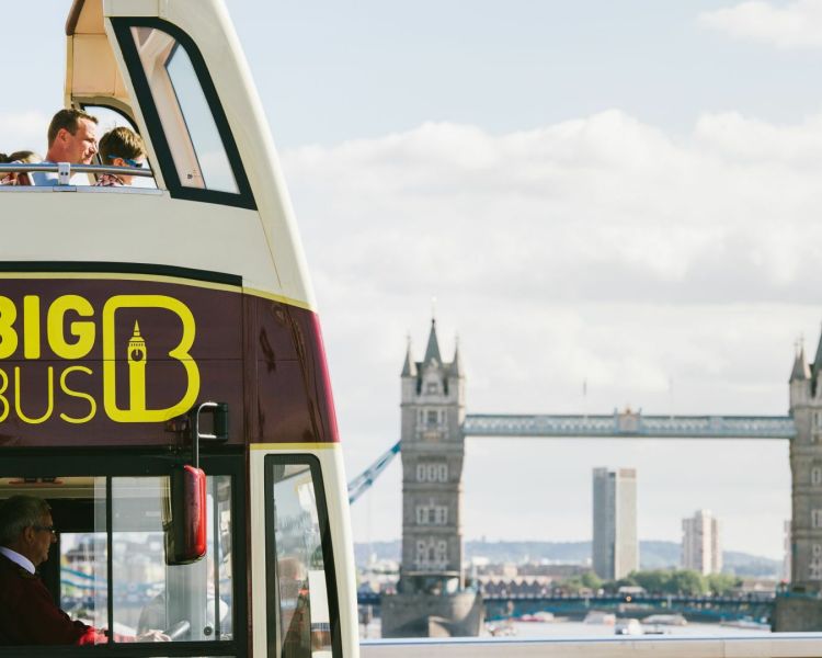 Big bus tour tower bridge