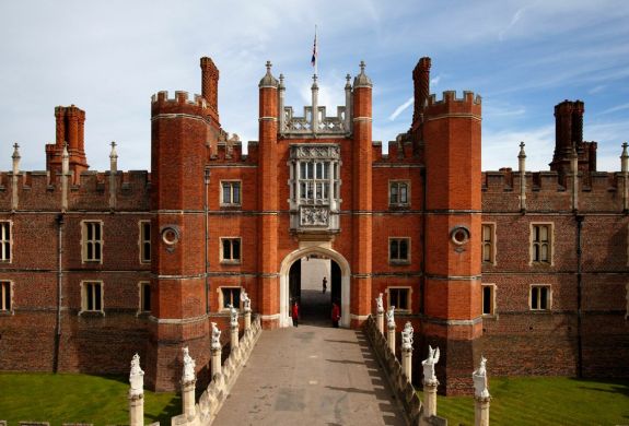 Hampton court exteriour 2