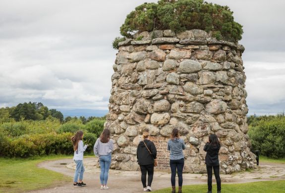 loch ness cruise, urquhart castle and outlander day tour from inverness