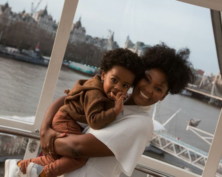 London eye mother and child
