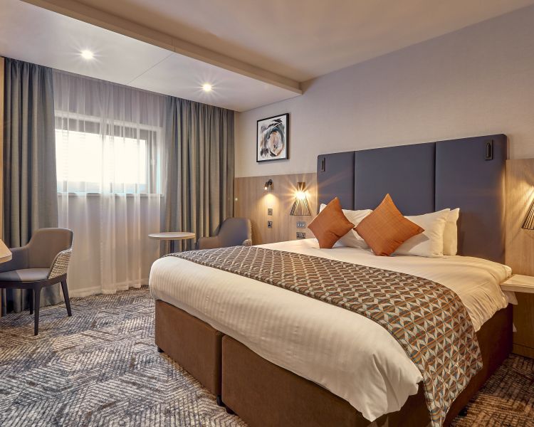 double hotel room at the crowne plaza hotel in reading