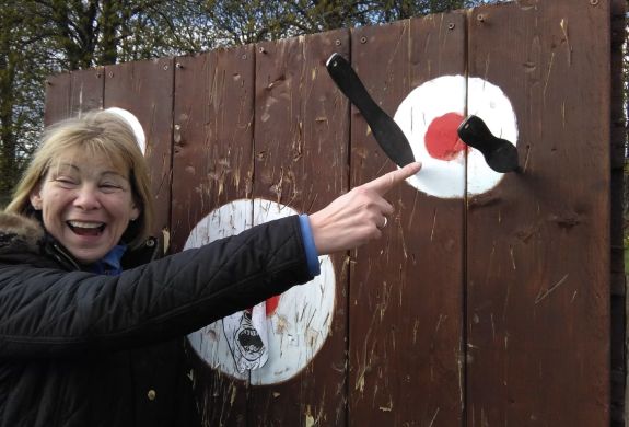 axe and knife throwing experience nottinghamshire