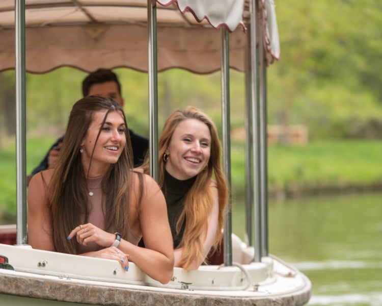 luxury boat hire experience in oxford