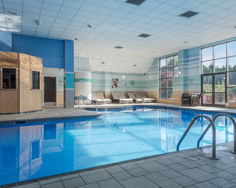stratford Manor q hotels