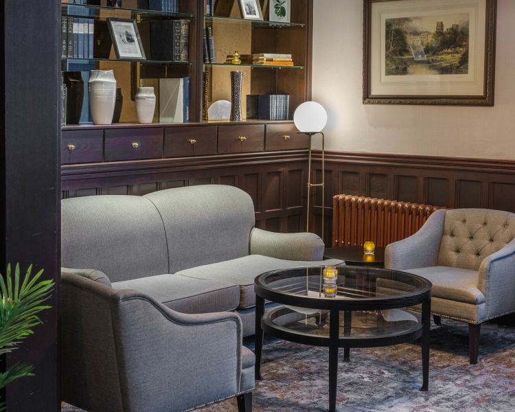 q hotels lounge area warwick