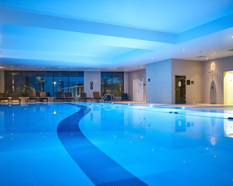 swimming pool at the crowne plaza hotel in reading