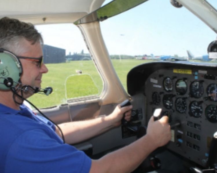 learn how to be an aeroplane pilot experience