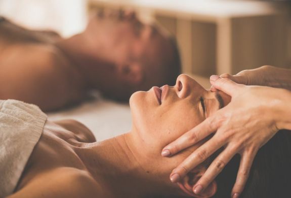 Head massage couples treatment