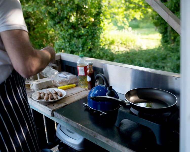the outdoor cooking area of the shepherds hut on a glamping site in dorset