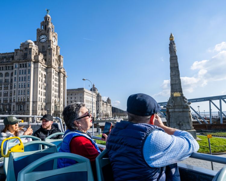 Guests on the Liverpool River Cruise Sightseeing Bus Tour