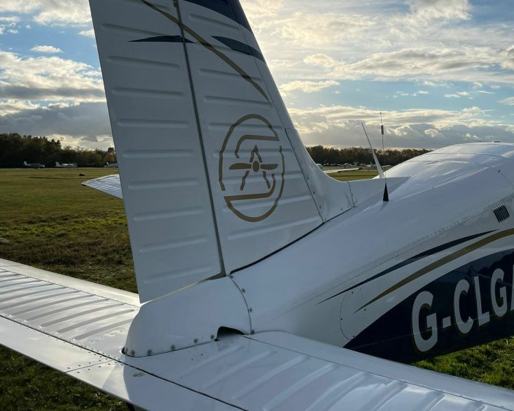 aeroplane flying lesson wing shot