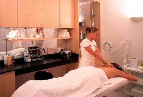 person having a beauty treatment at a spa at the Crowne plaza marlow hotel
