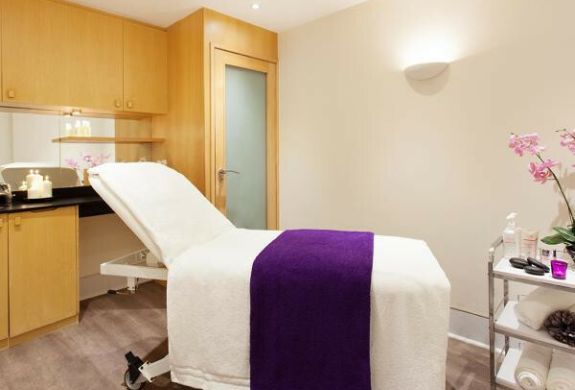 spa treatment room at the crowne plaza marlow hotel