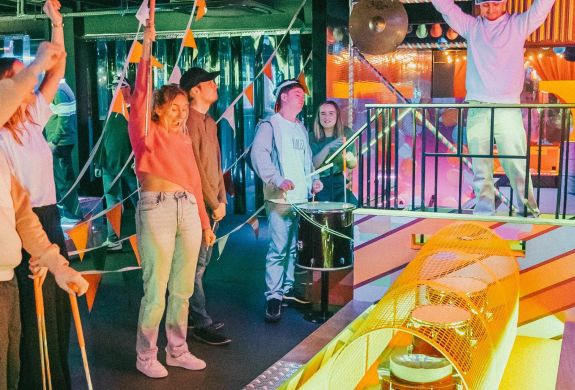 Crazy indoor golf min