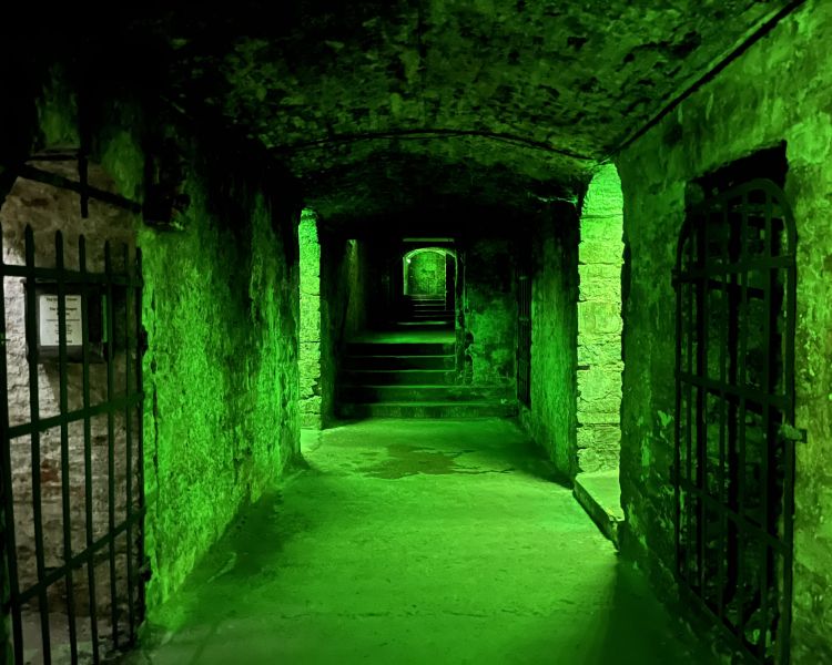 The vaults walking tour in edinburgh
