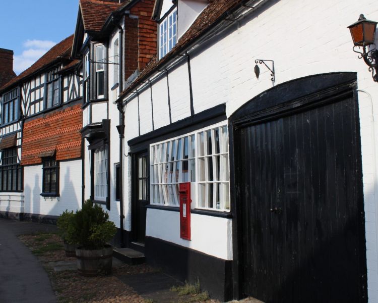 Street in dorchester upon thames seen on a midsomer murders coach tour