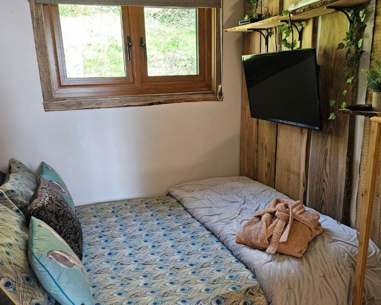 Second bedroom in mountain view lodge